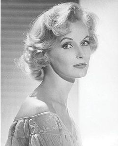 Rosalee Calvert interpreta Model