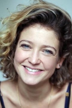 Sophie de Fürst interpreta Emma Tomasi