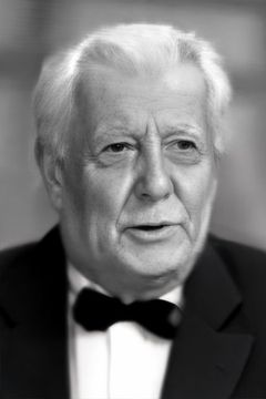 Selahattin İçsel interpreta Tavla Player at Hilton (uncredited)