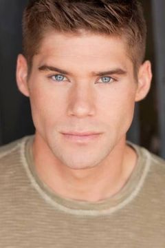 James R. Doherty interpreta Blond Guy