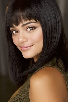 Anissa Borrego interpreta Flash Girl (uncredited)