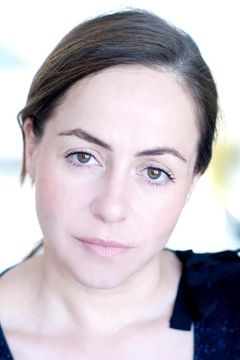 Valérie Moreau interpreta Evelyne - la bonne