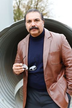 David M Sandoval Jr. interpreta Detective