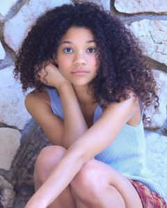 Kylee Russell interpreta Eliza