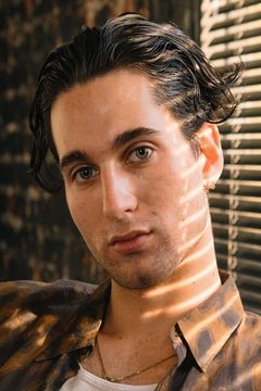 Jordan Raf interpreta Dream Travel Guru