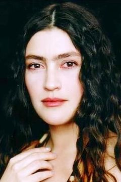 Rona Hartner interpreta Magda Tellman
