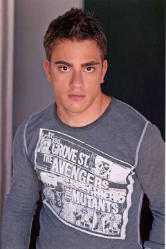 Eric Gores interpreta Matt