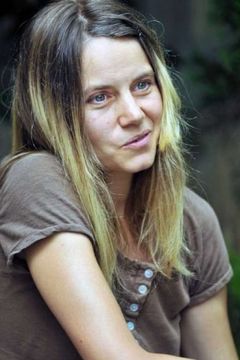 Shannon Plumb interpreta Fanny