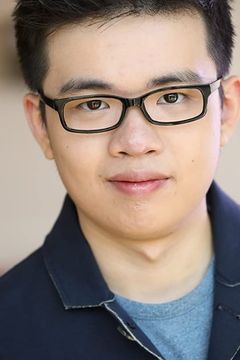 Michael Zhang interpreta Celebration Montage Interviewee