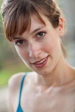 Caroline Fourmy interpreta Mary Elise