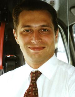 Erich Silva interpreta Additional Cast