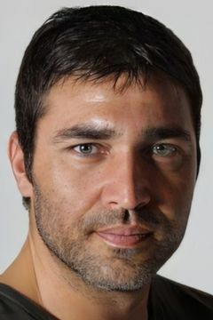 Mert Kılıç interpreta Spanish Officer