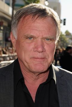 Joe Johnston interpreta Captain Shawn Valdez - Hoth Rebel (uncredited)