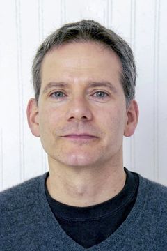 Campbell Scott interpreta Boris Kuester von Jurgens-Ratenicz