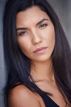 Dayana Rincon interpreta Latina Hostage
