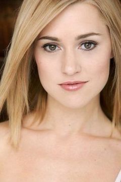 Christy Reese interpreta Paper Shop Clerk