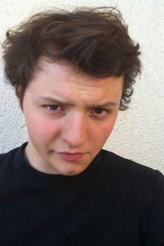 Léon Plazol interpreta Théo Iribarren