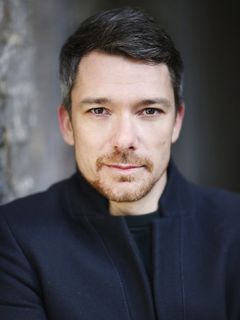 Ben McKay interpreta Peter Cocker