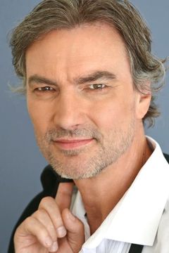 Clive Ashborn interpreta Newscaster