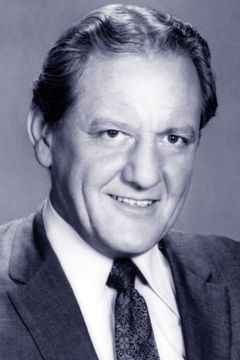 Henry Beckman interpreta First Detective