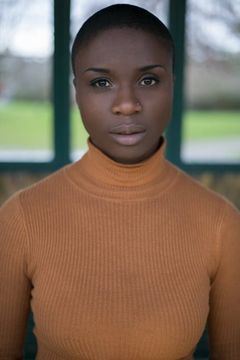 Ann Akinjirin interpreta Bobbi