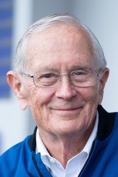 Charlie Duke interpreta Charlie Duke