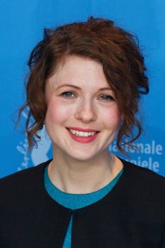 Hannah Steele interpreta Abigail Walker