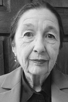 Vanessa Cooke interpreta Elder