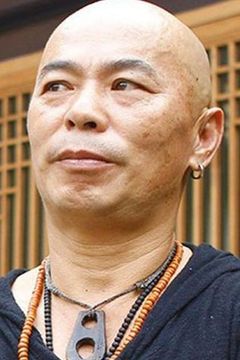 Xiong Xin-Xin interpreta Fei Lung / Flying Dragon (Falcon)
