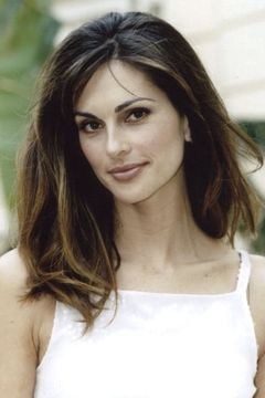 Tasha de Vasconcelos interpreta Countess Alexandra - Exotic Woman