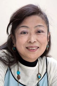 Ako Mayama interpreta Boy / Old Lady (voice)