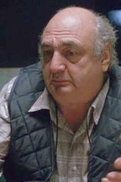 Hy Anzell interpreta Max