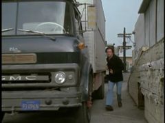 Joe Warfield interpreta US Army Medic (uncredited)