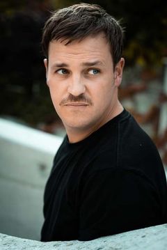 Frederic Linkemann interpreta Dr. Rudolf Lange