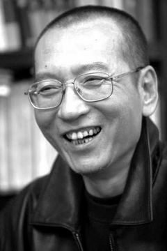 Liu Xiaobo interpreta Self - Writer (archive footage)