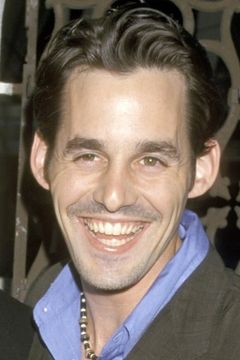 Kelly Donovan interpreta Extra