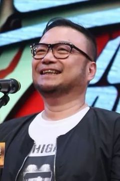 Roy Szeto interpreta Reporter B