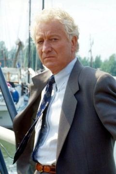 Barry Foster interpreta Tim O'Leary