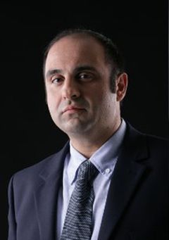 Charles Sammut interpreta Philosopher