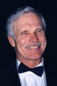 Ted Turner interpreta Col. Walter T. Patton (uncredited)