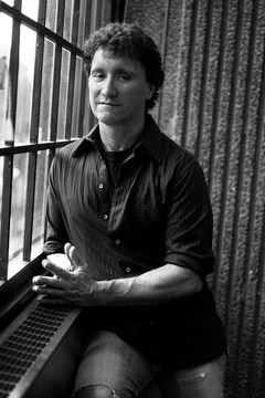 Tom Todoroff interpreta I.A. Detective Zino