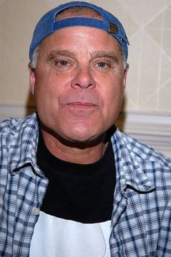 Tony Moran interpreta Michael Myers (age 21)
