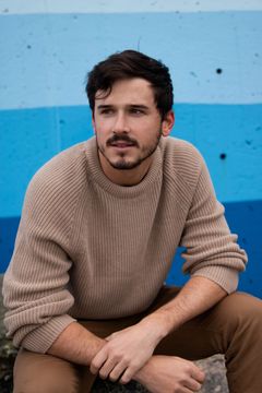 Charles Cottier interpreta Kyle