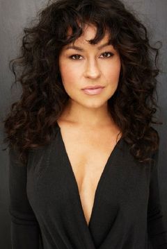 Cali Morales interpreta 69