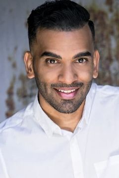 Mayen Mehta interpreta Naveen