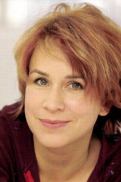 Bettina Kupfer interpreta Regina Perlman