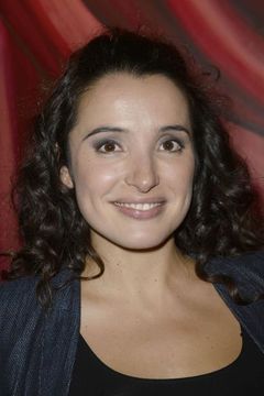 Isabelle Vitari interpreta Cashier