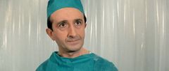 Pascal Mazzotti interpreta Le professeur Bibolini