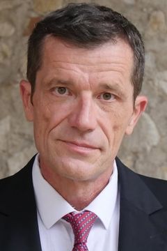 Philippe Le Dem interpreta Guard at prison