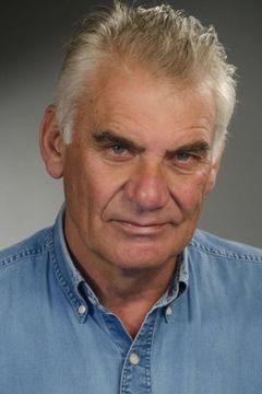 Tim Hughes interpreta Major D